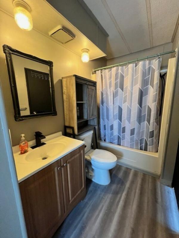 1984 Parkwood Manufactured Home