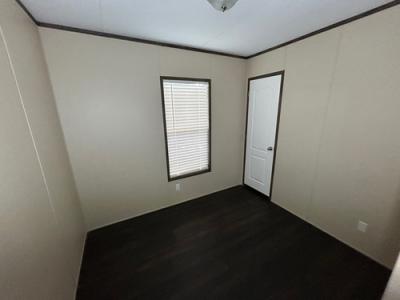 Photo 4 of 8 of home located at 511 Smith Ave Trlr 14 Pasadena, TX 77504