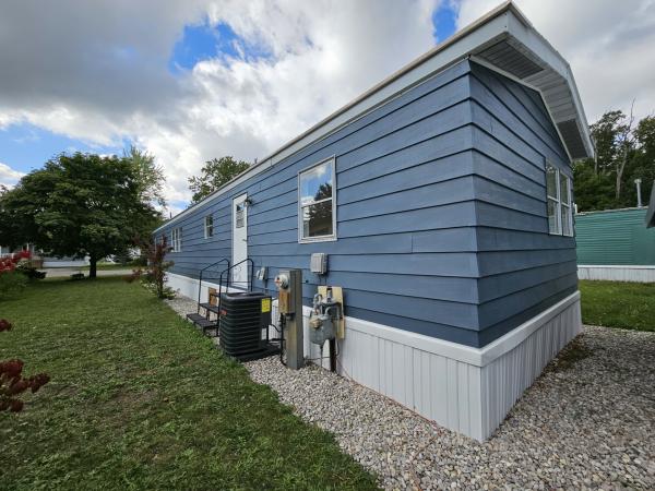 1978 Holly Park RES25940 Mobile Home