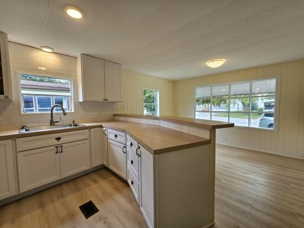 1978 Holly Park RES25940 Mobile Home