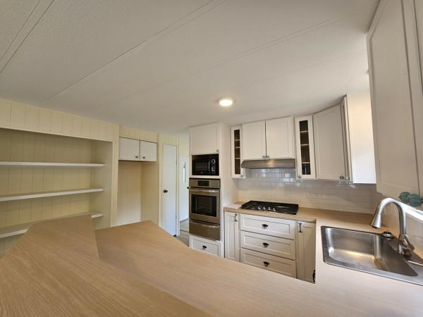 1978 Holly Park RES25940 Mobile Home