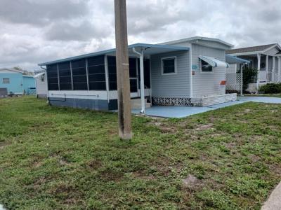 Photo 3 of 31 of home located at 6413 Aloha Drive Bradenton, FL 34207