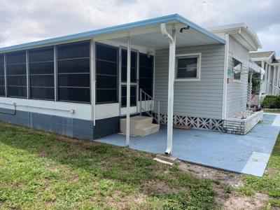 Photo 5 of 31 of home located at 6413 Aloha Drive Bradenton, FL 34207