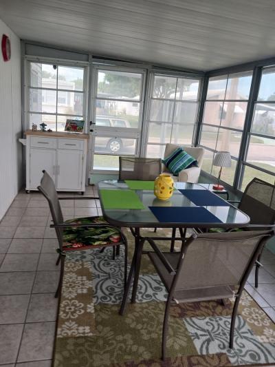 Photo 4 of 31 of home located at 6413 Aloha Drive Bradenton, FL 34207