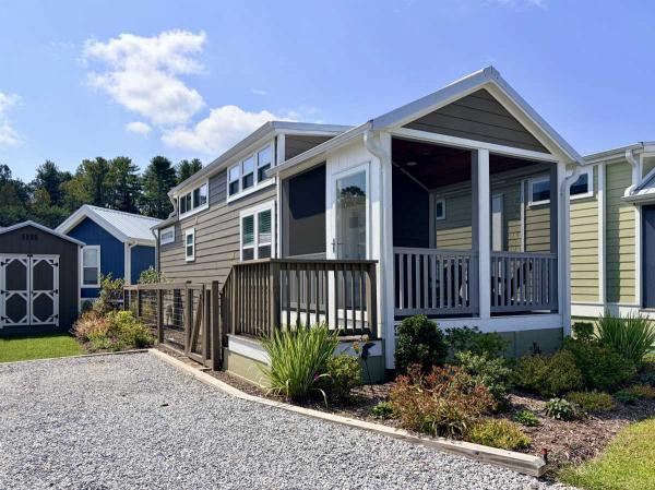 Photo 1 of 2 of home located at 44 Skipping Stone Lane Flat Rock, NC 28731