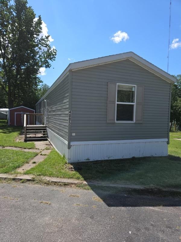 Photo 1 of 2 of home located at 4005 Hummingbird Lane Hiawatha, IA 52233