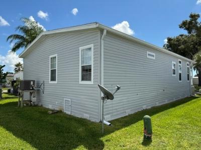 Photo 5 of 25 of home located at 1071 Donegan Rd Lot 972 Largo, FL 33771