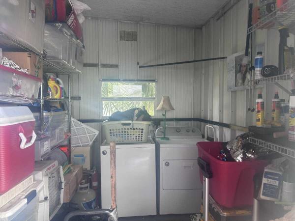 1980 Twin HS Mobile Home