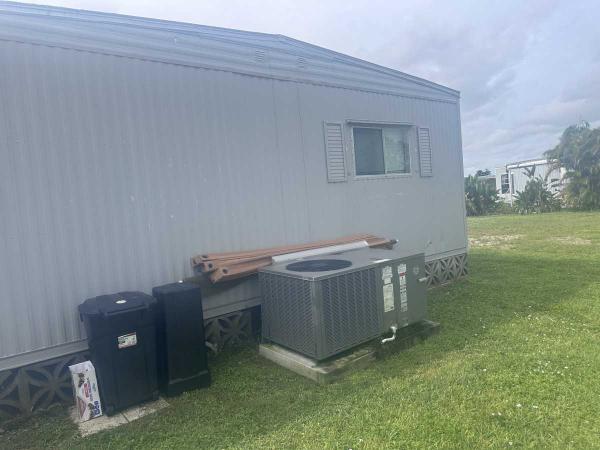 1980 Twin HS Mobile Home