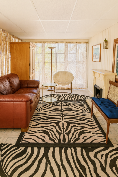 Photo 4 of 26 of home located at 601 Starky Rd Largo, FL 33771