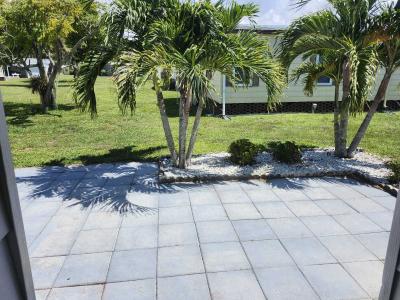 Photo 4 of 18 of home located at 1602 Mt. Vernon Lane Naples, FL 34110