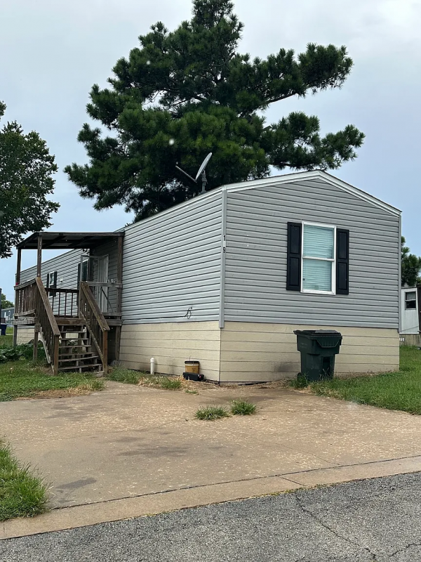 Photo 3 of 2 of home located at 139 Neches Dr. Bastrop, TX 78602