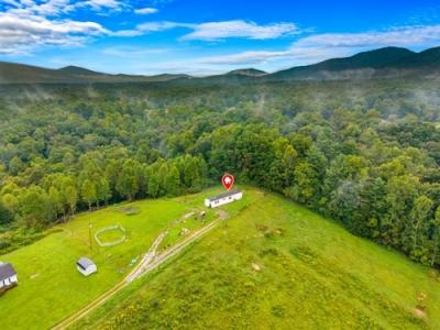 Photo 4 of 17 of home located at 118 Delia Young Ln Wartburg, TN 37887