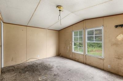 Photo 5 of 17 of home located at 118 Delia Young Ln Wartburg, TN 37887