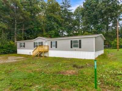 Photo 2 of 22 of home located at 308 Mill Rd Wartburg, TN 37887