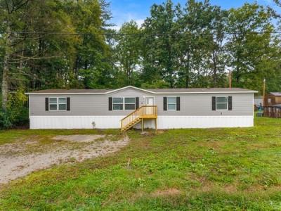 Photo 3 of 22 of home located at 308 Mill Rd Wartburg, TN 37887