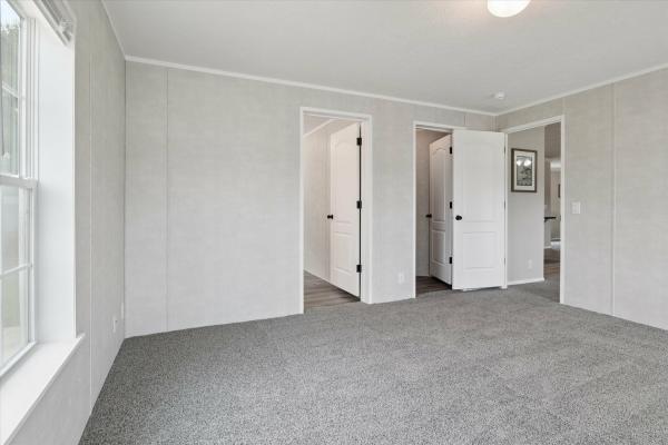 2025 Adventure 32 4643L  Home