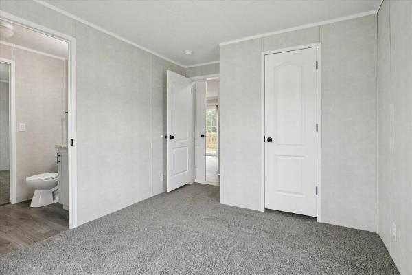 2025 Adventure 32 4643L  Home