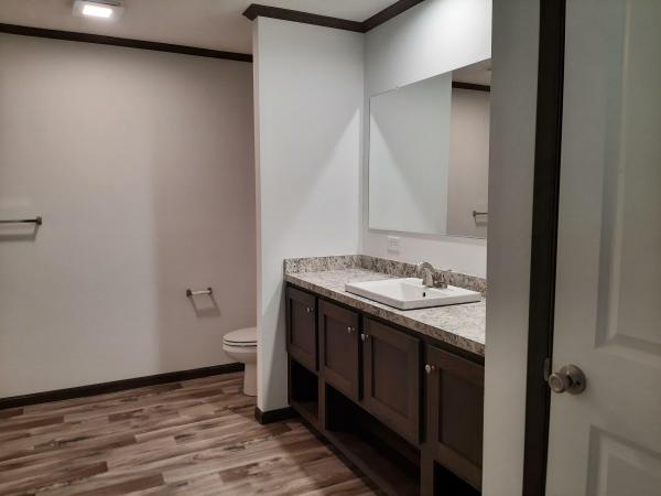 2025 Colony 550EC28543A  Home