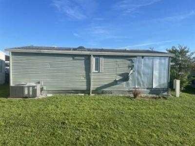 Photo 4 of 5 of home located at 1226 48th Ave Dr Bradenton, FL 34203