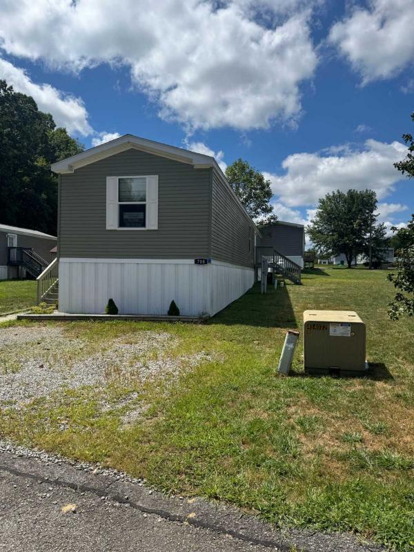 2020 Commodore Mobile Home