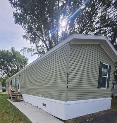 Mobile Home at 806 Douglas Pl Sioux Falls, Sd 57106 Sioux Falls, SD 57106