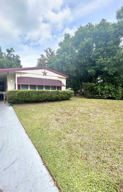 Photo 2 of 19 of home located at 7111 142D Ave Largo, FL 33771