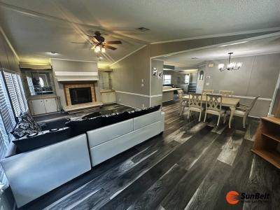 Photo 3 of 33 of home located at 1240 Lakeside Drive Leesburg, FL 34788