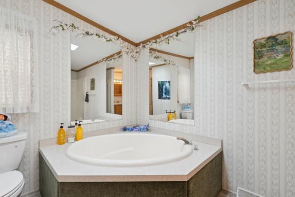 2004 BonnaVilla Tamarack Manufactured Home