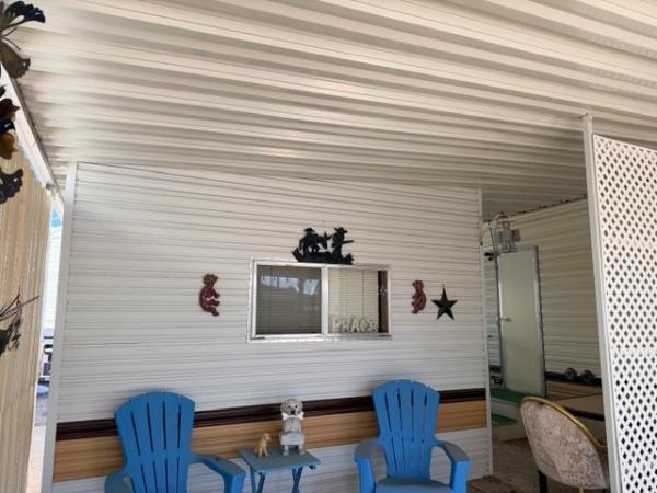 1985 Phoenix Manufactured Home