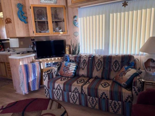 1985 Phoenix Manufactured Home
