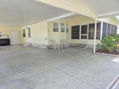 Photo 3 of 16 of home located at 547 Bluff Drive Auburndale, FL 33823