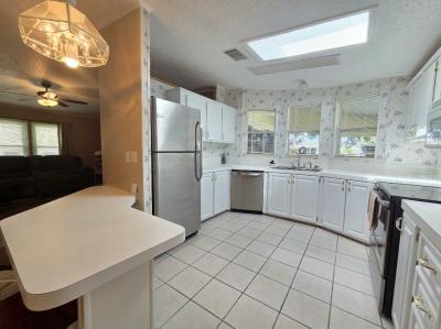 Photo 4 of 16 of home located at 547 Bluff Drive Auburndale, FL 33823