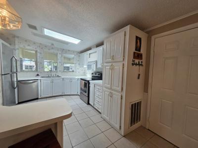 Photo 5 of 16 of home located at 547 Bluff Drive Auburndale, FL 33823