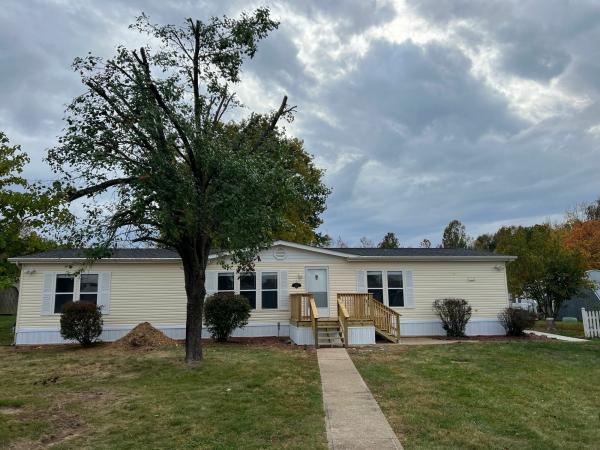 Photo 1 of 2 of home located at 6824 Heatherwood Dr Lot 320A House Springs, MO 63051