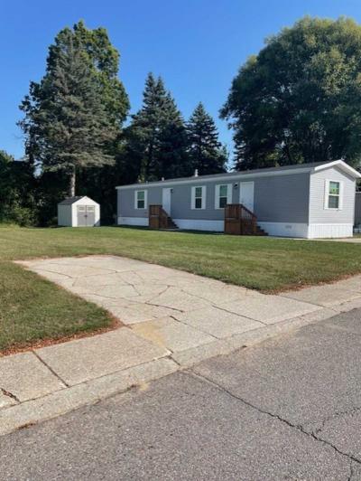 Photo 2 of 14 of home located at 27542 Versaillas #528 Romulus, MI 48174
