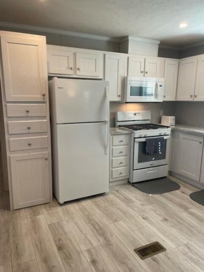 Photo 4 of 14 of home located at 27542 Versaillas #528 Romulus, MI 48174
