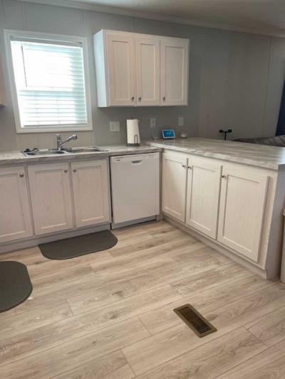 Photo 5 of 14 of home located at 27542 Versaillas #528 Romulus, MI 48174