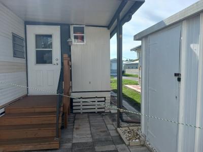 Photo 2 of 19 of home located at 8615 Bayshore Rd Lot 137 Palmetto, FL 34221