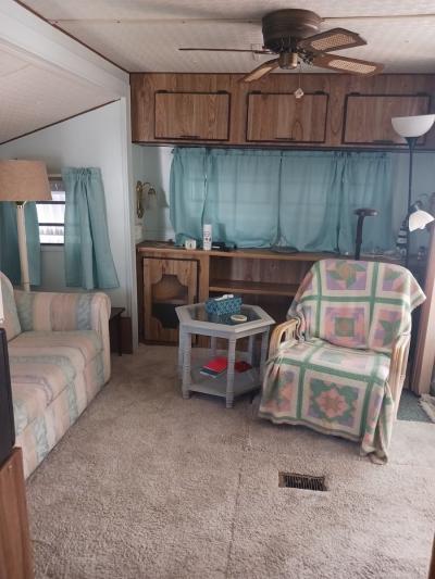 Photo 4 of 19 of home located at 8615 Bayshore Rd Lot 137 Palmetto, FL 34221