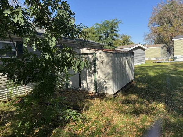 2000 Hollypark Manufactured Home