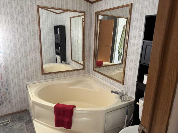 2000 Hollypark Manufactured Home