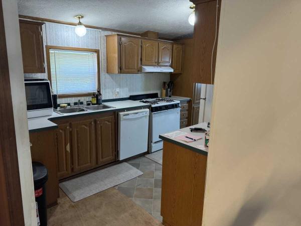 2000 Hollypark Manufactured Home