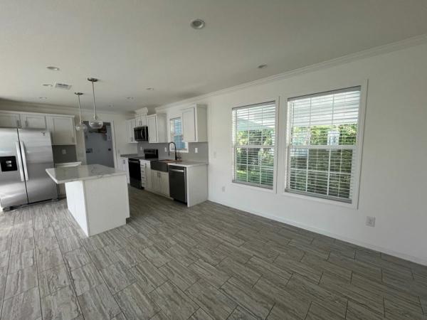 2025 Champion - Lake City Gulfport Mobile Home