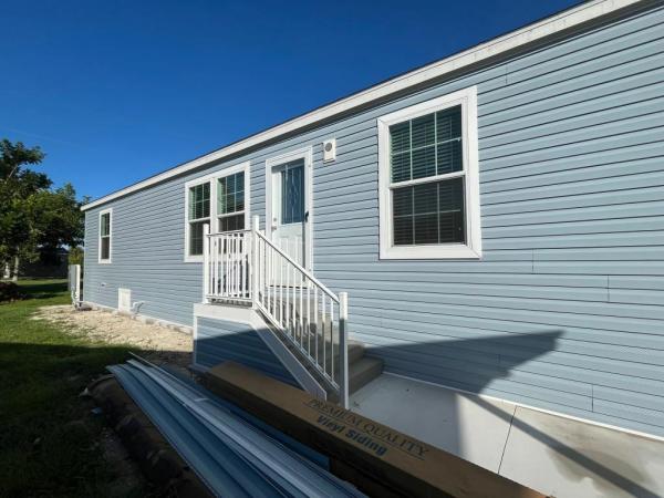 2025 Champion - Lake City Gulfport Mobile Home