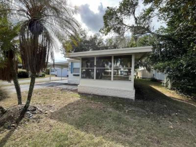 Photo 2 of 15 of home located at 147 South Lake Drive Leesburg, FL 34788