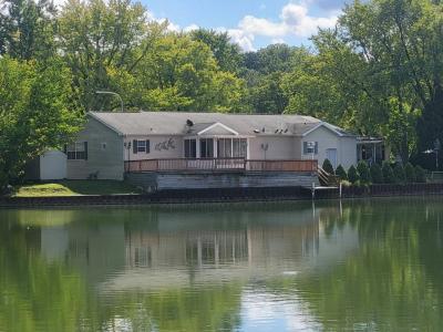 Photo 5 of 20 of home located at 250 Little Peninsula Elgin, IL 60123