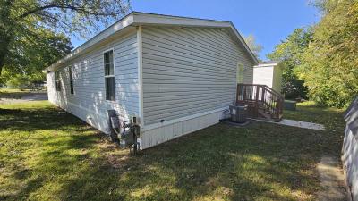 Photo 4 of 19 of home located at 437 Neveda Belleville, MI 48111