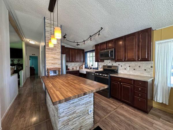 1993 Fleetwood Manufactured Home