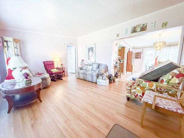 1992 Virginia Homes Radisson Manufactured Home